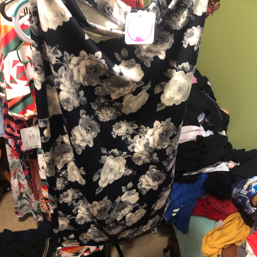 Navy floral pencil skirt. NWT 2X